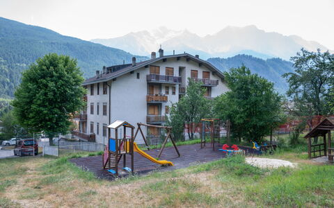 Raggio di Stella: Balcone, Color Legno, Pianta Della Casa, Mobili Da Esterno, Vaso Di Fiori