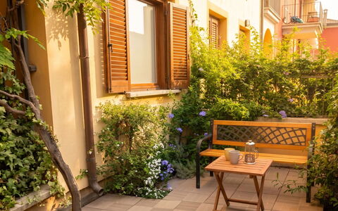 City and Coast: Balcone, Color Legno, Pianta Della Casa, Mobili Da Esterno, Vaso Di Fiori