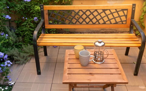City and Coast: Balcone, Color Legno, Pianta Della Casa, Mobili Da Esterno, Vaso Di Fiori
