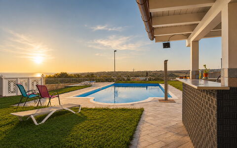 Villa Sara: Piscina, Ricorrere, Shade, Estate, Eco Hotel, Villa, Portico, Struttura Esterna, Mobili Da Esterno, Hotel