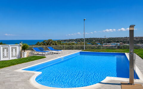 Villa Sara: Piscina, Blu, Ricorrere, Mobili Da Esterno, Materiale Composito, Eco Hotel, Shade, Tempo Libero, Villa, Lettino