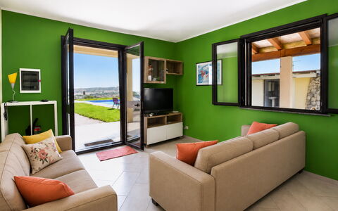 Villa Sara: Mobilia, Interior Design, Pavimentazione, Pavimento, Casa, Divano, Soffitto, Soggiorno, Camera, Appartamento