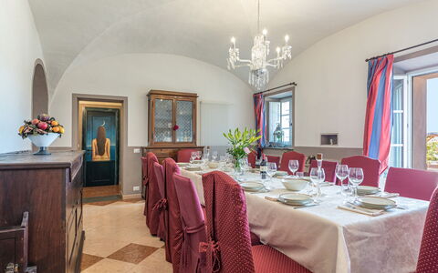 Antica Villa Merelli 12: Mobilia, Tavolo, Interior Design, Sedia, Sala Da Pranzo, Tavola, Camera, Illuminazione, Soffitto, Tovaglia