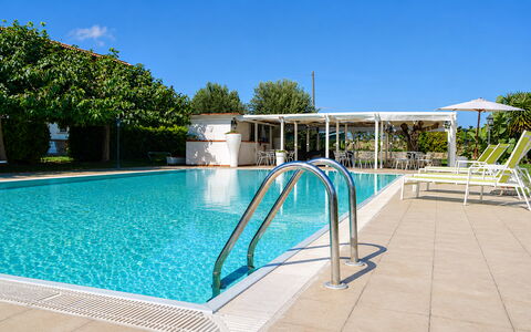 Casa Dafne: Piscina, Ricorrere, Materiale Composito, Shade, Tempo Libero, Mobili Da Esterno, Eco Hotel, Hotel, Centro Ricreativo, Lettino