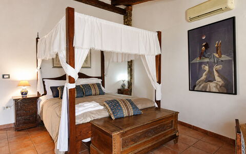 Casa Dafne: Mobilia, Letto, Interior Design, Camera Da Letto, Pavimentazione, Legna, Pavimento, Camera, Bedding, Soffitto