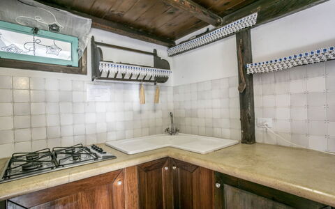 Casa Dafne: Cucina, Pavimentazione, Interior Design, Soffitto, Lavandino Della Cucina, Controsoffitto, Pavimento, Apparecchio Major, Cucina Stufa, Elettrodomestico Da Cucina