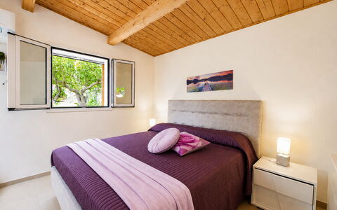 La Dimora di Diana: Letto, Interior Design, Camera Da Letto, Mobilia, Lenzuolo, Bedding, Pavimento, Camera, Pavimentazione, Casa