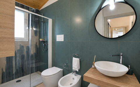 La Dimora di Diana: Bagno, Idraulico Fixture, Pavimentazione, Interior Design, Pavimento, Lavandino Del Bagno, Lavello, Rubinetto, Idraulico, Illuminazione