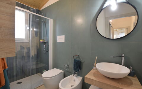 La Dimora di Diana: Bagno, Pavimentazione, Idraulico Fixture, Interior Design, Pavimento, Lavandino Del Bagno, Lavello, Rubinetto, Idraulico, Illuminazione