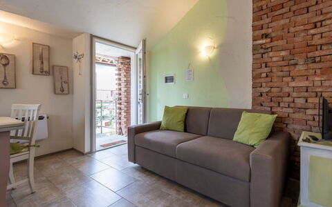Noah: Parete, Mobilia, Interior Design, Pavimentazione, Pavimento, Divano, Soffitto, Camera, Soggiorno, Appartamento