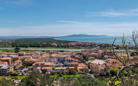 Casa Lelà: Giorno, Zona Residenziale, Orizzonte, Zona Urbana, Città, Quartiere, Cittadina, Paesaggio, Sobborgo, Tetto