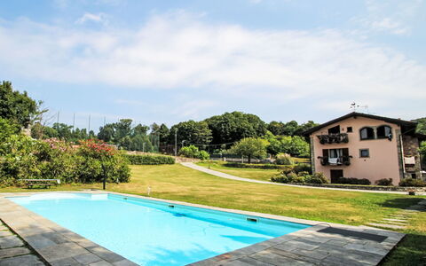 Annika: Piscina, Tempo Libero, Ricorrere, Giardino, Estate, Prato, Landscaping, Mobili Da Esterno, Eco Hotel, Vacanza