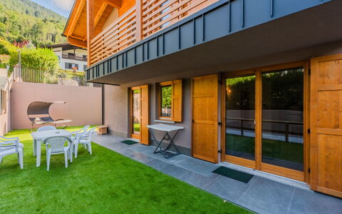 La Corona: Legna, Casa, Balcone, Portico, Eco Hotel, Latifoglie, Color Legno, Deck, Shade, Cortile