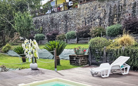 Casa Lulù: Piscina, Giardino, Mobili Da Esterno, Ricorrere, Landscaping, Backyard, Vaso Di Fiori, Flagstone, Shade