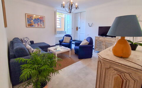 La Riva - Levanto: Mobilia, Interior Design, Pavimentazione, Pavimento, Divano, Legna, Soggiorno, Camera, Soffitto, Tavolo