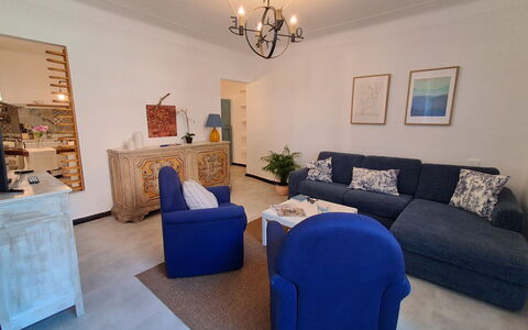La Riva - Levanto: Mobilia, Interior Design, Pavimentazione, Divano, Parete, Pavimento, Legna, Camera, Soggiorno, Soffitto