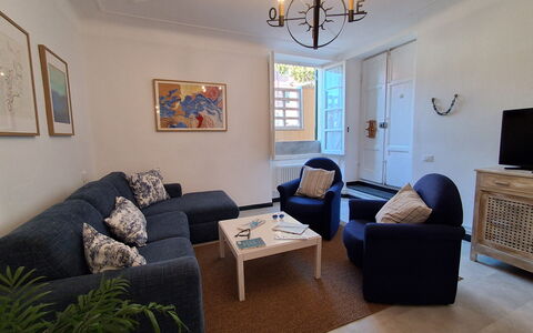 La Riva - Levanto: Mobilia, Interior Design, Pavimentazione, Divano, Pavimento, Parete, Legna, Soggiorno, Camera, Soffitto