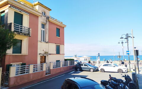 La Riva - Levanto: Cittadina, Appartamento, Car Famiglia, Balcone, Veicolo Di Lusso, Vettura Mid-Size, City Car, Parcheggio
