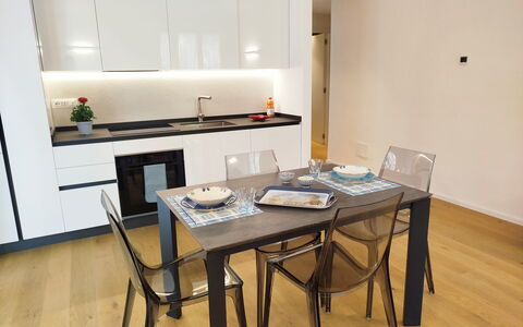 Lola Home - Levanto: Mobilia, Interior Design, Pavimentazione, Legna, Pavimento, Cucina & Sala Da Pranzo Tavolo, Tavolo, Cucina, Camera, Sedia