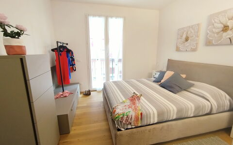 Lola Home - Levanto: Mobilia, Interior Design, Pavimentazione, Pavimento, Letto, Camera Da Letto, Legna, Camera, Lenzuolo, Tessile