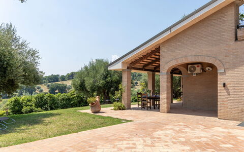 Villa Althea: Brick, Shade, Flagstone, Giardino, Estate, Hacienda, Agriturismo, Struttura Esterna, Landscaping, Vaso Di Fiori