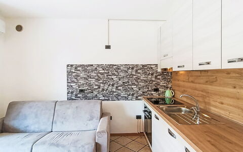 Monica: Interior Design, Pavimentazione, Legna, Mobilia, Apparecchio Major, Cucina, Pavimento, Controsoffitto, Elettrodomestico Da Cucina, Camera