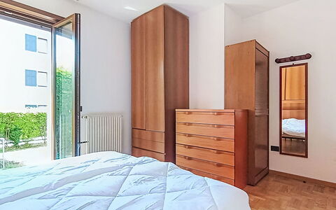 Monica: Pavimentazione, Pavimento, Interior Design, Legna, Letto, Mobilia, Camera, Camera Da Letto, Pavimento In Legno, Casa