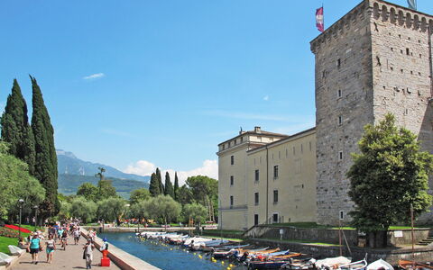 Monica: Acqua, Alveo, Waterway, Canale, Banca, Lago, Attrazione Turistica, Canale, Castello, Barca