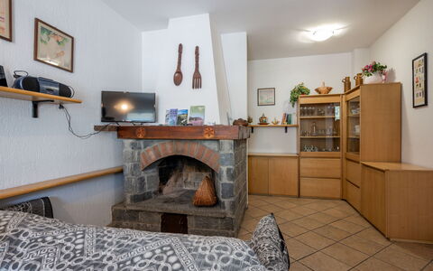 Ilda: Mobilia, Interior Design, Pavimentazione, Soffitto, Pavimento, Camera, Soggiorno, Appartamento, Divano, Focolare