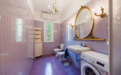 Gli Oleandri di Grazia: Pavimentazione, Interior Design, Pavimento, Idraulico Fixture, Bagno, Illuminazione, Soffitto, Casa, Idraulico, Lampada