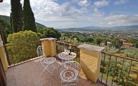 Villa Santa Chiara: Balcone, Sedia, Pianta Della Casa, Recinzione, Villa, Eco Hotel, Hacienda, Vaso Di Fiori