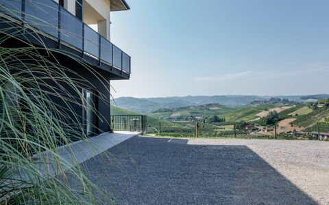 Serracapelli: Cielo, Collina, Pendenza, Cresta, Balcone, Corrimano, Passerella, Recinzione