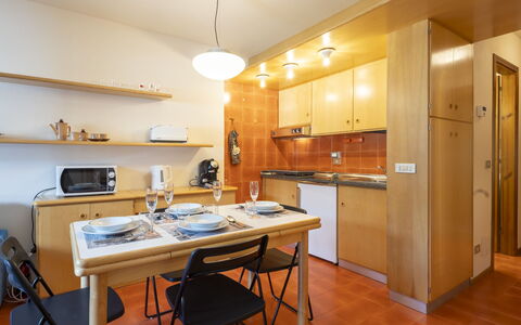 Ai Pascoli: Interior Design, Pavimentazione, Legna, Cucina, Mobilia, Soffitto, Pavimento, Camera, Controsoffitto, Cabinetry