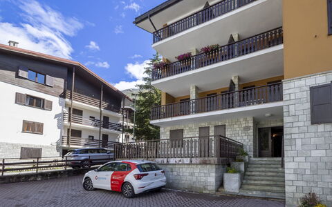 Ai Pascoli: Appartamento, Balcone, Condominio