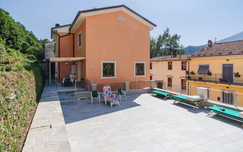 Dimora Polle di Malbacco: Mobili Da Esterno, Sedia, Balcone, Shade, Cortile, Tavolo Esterno, Eco Hotel, Pianta Della Casa, Villa