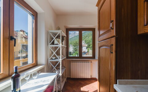 Dimora Polle di Malbacco: Legna, Interior Design, Pavimentazione, Camera, Pavimento, Casa, Appartamento, Color Legno, Latifoglie, Soffitto
