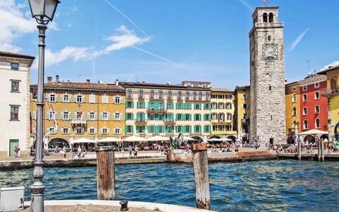 Le Falesie: Acqua, Città, Canale, Attrazione Turistica, Uso Misto, Barca, Torre, Moto D'Acqua, Barche E Nautica - Macchine E Materiali, Canale