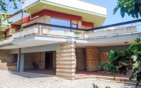 La Terrazza di Colle Marino: Zona Residenziale, Materiale Composito, Casa, Brick, Calcestruzzo, Shade, Balcone, Hacienda, Estate, Design