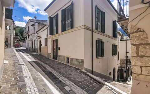 Majella Living: Parete, Quartiere, Zona Residenziale, Vicolo, Cittadina, Casa, Strada, Insediamento Umano, Porta