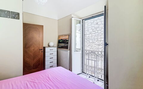 La Terrazza di Caramanico: Pavimentazione, Pavimento, Interior Design, Camera Da Letto, Letto, Mobilia, Camera, Appartamento, Lenzuolo, Casa