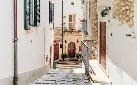 Majella Living: Parete, Pavimentazione, Porta, Pavimento, Vaso Di Fiori, Vicolo, Flagstone, Cobblestone, Calcestruzzo, Le Scale