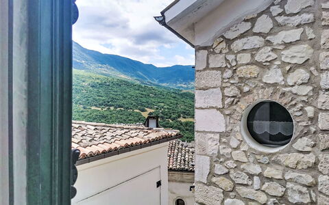 Majella Living: Parete, Collina, Catena Montuosa, Valle, Cresta, Alpi, Massiccio, Muro ​​Di Pietra, Paesino Di Montagna, Illuminazione Diurna