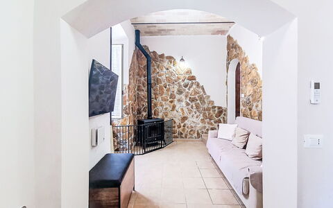 La Terrazza di Caramanico: Parete, Pavimentazione, Interior Design, Pavimento, Soffitto, Camera, Muro ​​Di Pietra, Soggiorno, Divano