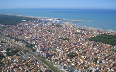 Appartamento la Terrazza di Anna: Giorno, Fotografia Aerea, Zona Urbana, Visione Globale, Orizzonte, Zona Residenziale, Paesaggio, Quartiere, Area Metropolitana, Costa