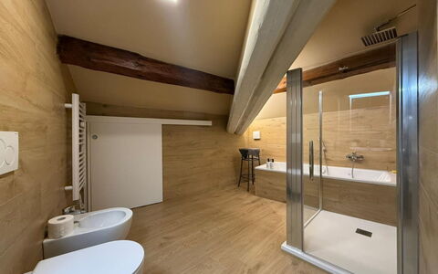 Il Pittore: Pavimentazione, Interior Design, Soffitto, Pavimento, Idraulico Fixture, Bagno, Camera, Idraulico, Lampada, Piastrella