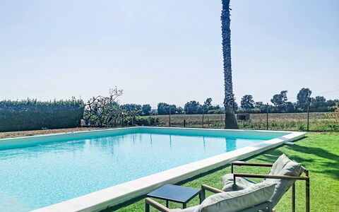 La Perla di Aprilia: Blu, Piscina, Ricorrere, Shade, Mobili Da Esterno, Tempo Libero, Prato, Landscaping, Estate, Eco Hotel