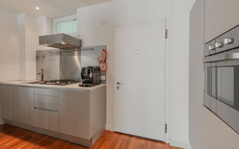 Caminito: Elettrodomestico Da Cucina, Cucina, Pavimentazione, Apparecchio Major, Interior Design, Parete, Controsoffitto, Legna, Cabinetry, Pavimento