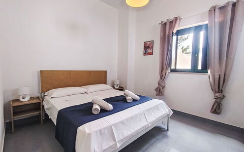 Cala Isulidda: Pavimento, Interior Design, Casa, Mobilia, Appartamento, Camera, Letto, Camera Da Letto, Telaio Del Letto, Hotel