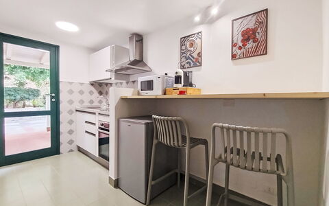 Cala Isulidda: Cucina, Elettrodomestico Da Cucina, Interior Design, Apparecchio Major, Pavimentazione, Mobilia, Legna, Controsoffitto, Pavimento, Soffitto