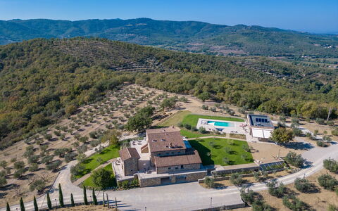 La Calcinaia Country House, Bucine: Paesaggio, Estate, Fotografia Aerea, Villaggio, Agriturismo, Visione Globale, Villa, Piscina, Hacienda, Dimora